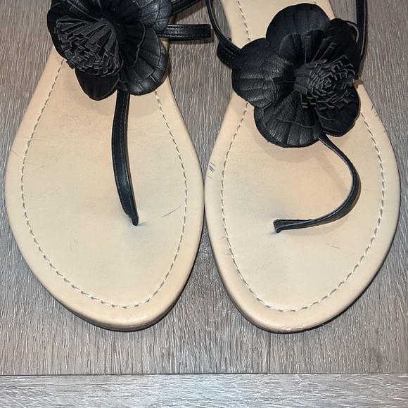 Black flower flat sandals size US 7.5 - Picture 5 of 11